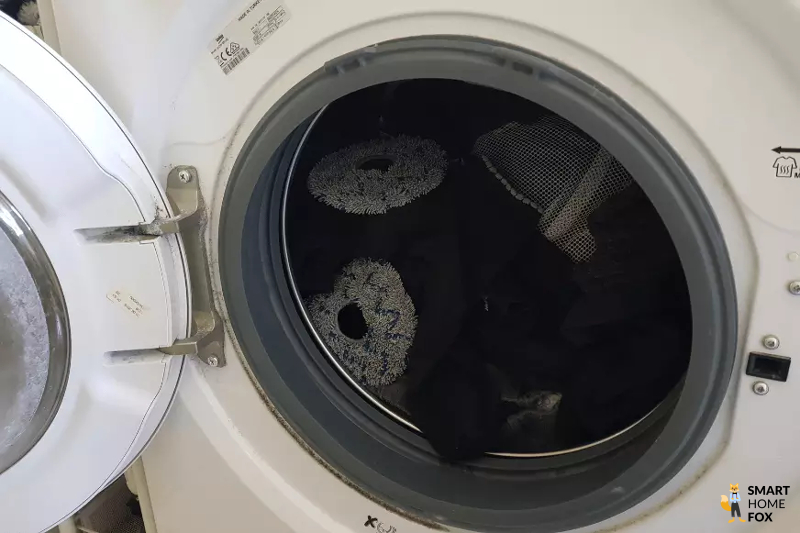 The Ecovacs Deebot X1 OMNI mops are washed in the washing machine.